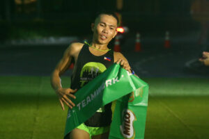 Cebuano runners Lapiz, Abella rule National Milo Marathon Manila leg