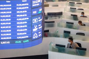Local shares inch up on banks’ strong Q1 reports