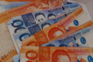 Peso advances on bets of further US rate cuts