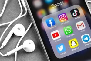 The Influence of Social Media Enhancements on iGaming