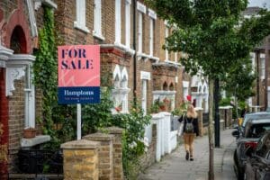 Estate agents’ books fill up as mortgage rates drop, easing pressure on house prices