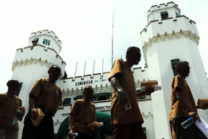 10,000 prisoners to be freed