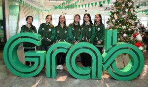 College freshmen receive best Christmas gift: Full scholarships from Grab