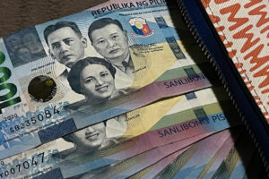 Peso down on US data, Syria tensions