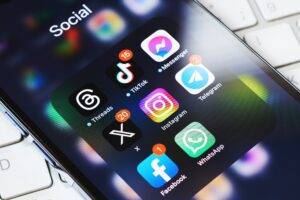 Using Mobile Proxies for Social Media Management: Benefits and Risks