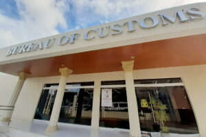 Customs employees under investigation for alleged corruption up to 120