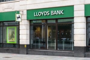 Lloyds Banking Group announces closure of a further 136 branches