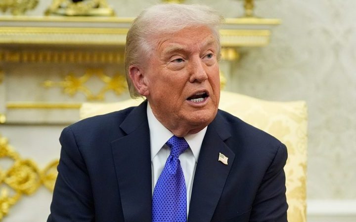 Trump dances with Malaysian performers as he kicks off Asia tour in lively fashion