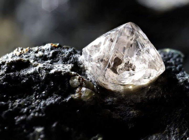 Top 5 Canadian Mining Stocks This Week: Mountain Province Diamonds Shines with 114 percent Gain