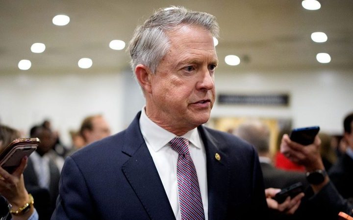 GOP senator pushes Trump’s 10% credit card rate cap as party leaders push back