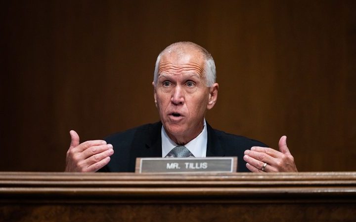 Republican senator vows to block Trump Fed nominee over Powell investigation