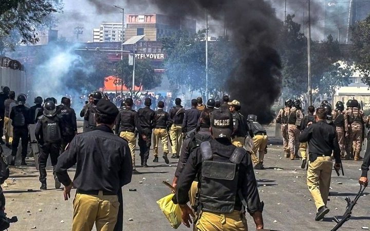 Protesters storm US Consulate in Pakistan, at least 9 dead