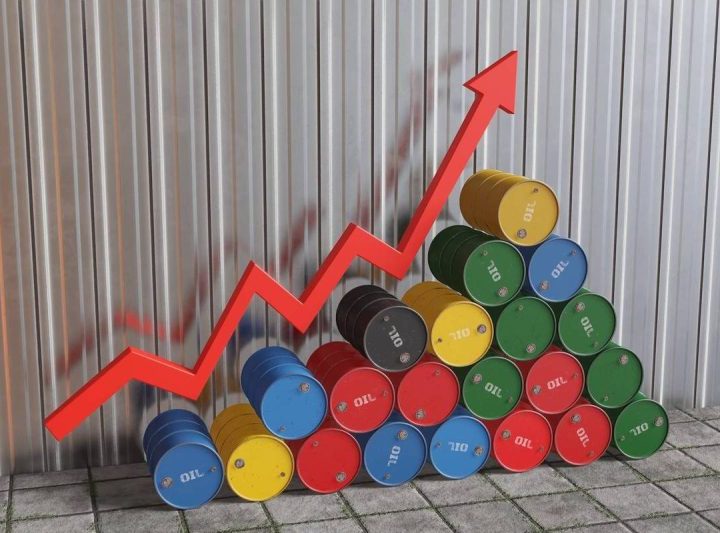 Oil Tops US$100 as Iran Conflict Threatens Strait of Hormuz Supply Route